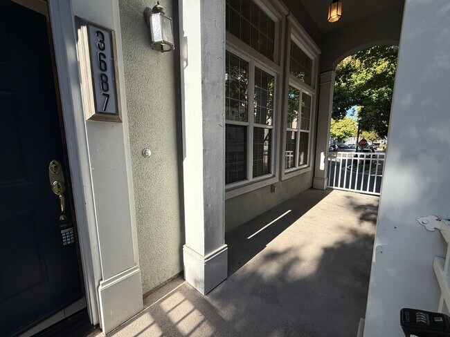 Building Photo - 3687 Whitworth Dr