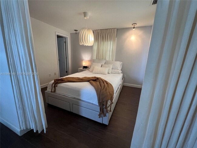 Building Photo - 265 Palm Ave