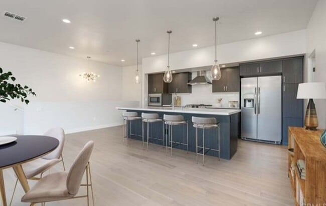 Building Photo - Stunning 3bed 2.5 Bath Terraza home With Move in Special