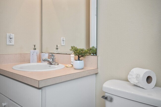 Building Photo - 127 Pompano Beach Dr