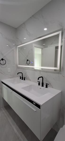 Building Photo - 1534 Van Buren St