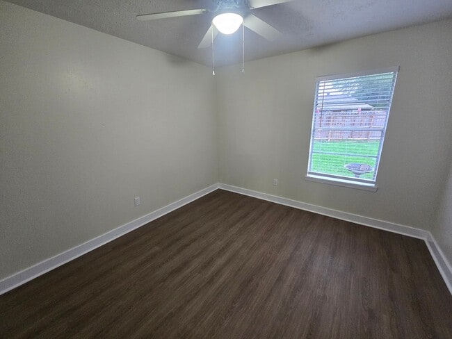 Building Photo - Remodeled 2 Bed 1 Bath Duplex for Lease!!