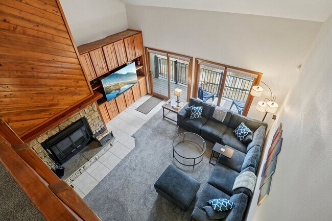 Building Photo - Serenity and Views with this 3 bedroom/3Bathroom Townhome in Buffalo Ridge