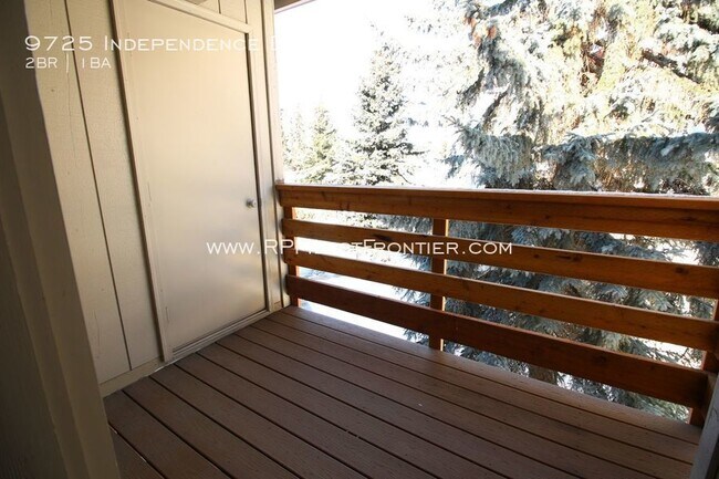 Building Photo - Top floor condo in South Anchorage!