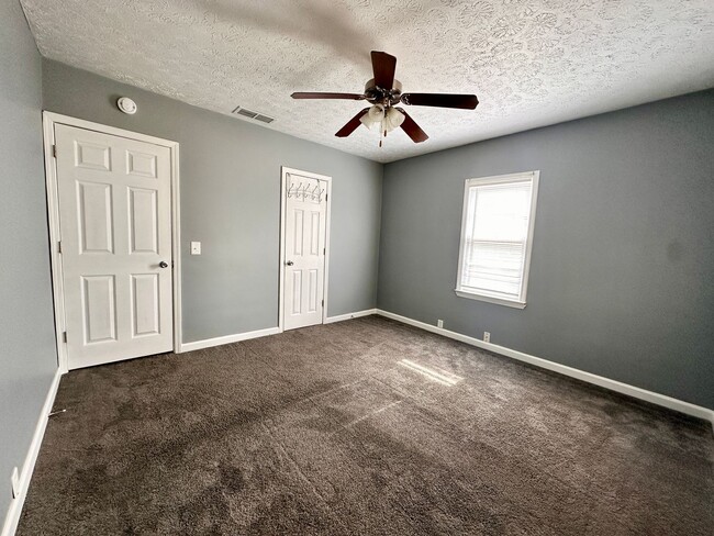 Building Photo - 1310 S 25th St