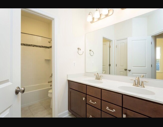 Building Photo - Luxury Townhouse With Detached Two Car Gar...