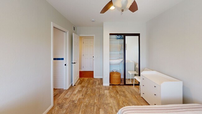 Building Photo - Short or Long Term Rental | ROOFTOP VIEWS!