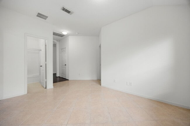 Building Photo - 25030 Emporia Point Ct