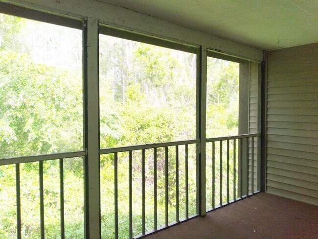 Building Photo - PRICE IMPROVEMENT!!  3/2 2nd floor Villa