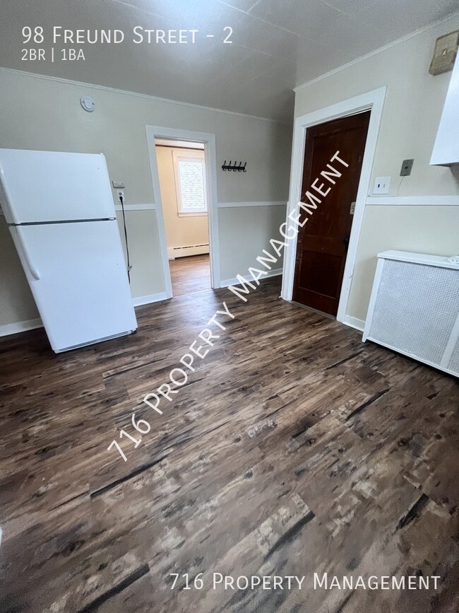 Building Photo - 2BR Upper Apt. Plus a Bonus Room Available...