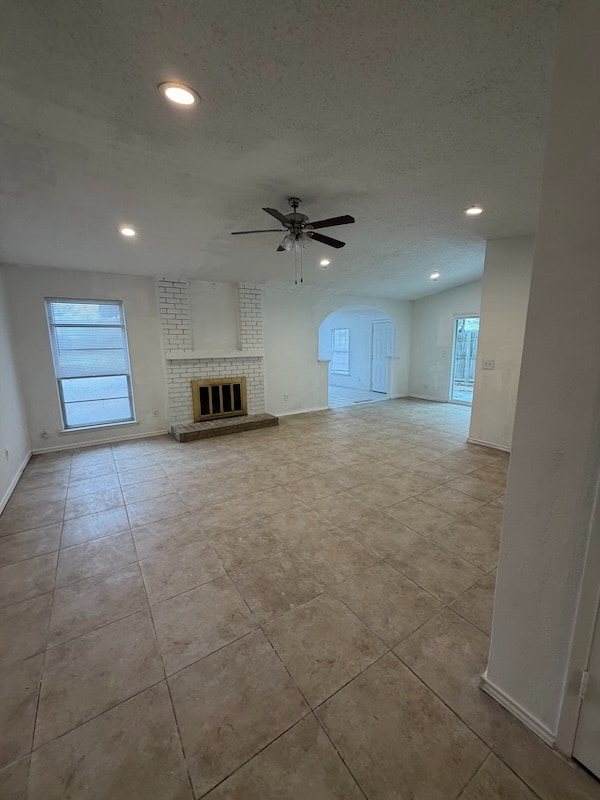 Building Photo - 2910 Golden Meadow Dr