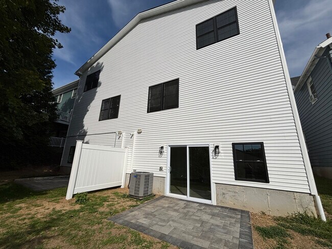 Building Photo - 38 Golden Hill St