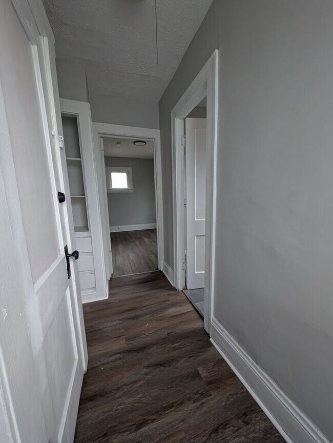 Building Photo - Charming 3BR 1BA Home w/  Solar Panels • Driveway in Cleveland