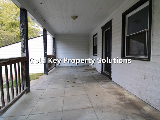 Building Photo - 2 Bedroom/1 Bath Home with Covered Front Porch and Garage (SECTION 8 APPROVED)