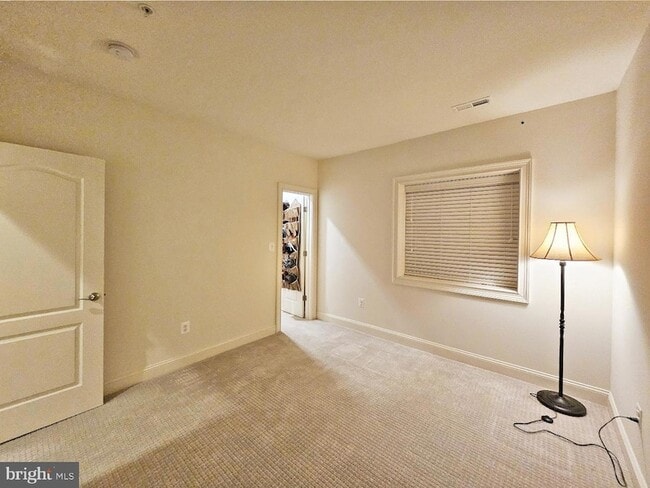 Building Photo - 3332 Burton Dr