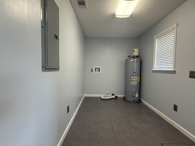 Building Photo - 313 Pat Priester Dr