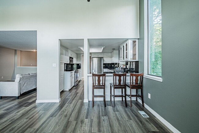 Building Photo - 9866 E Maplewood Cir