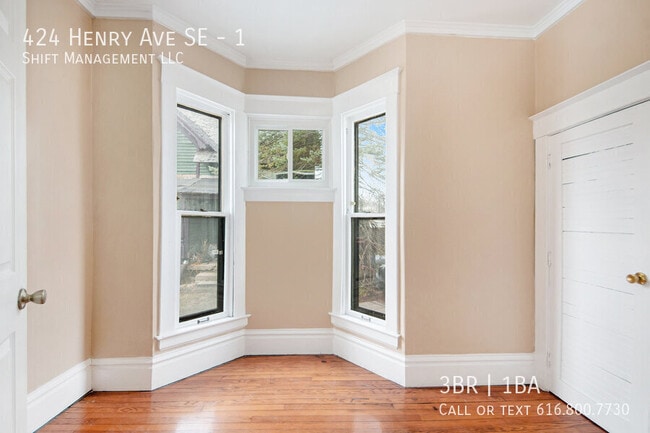 Building Photo - 424 Henry Ave SE