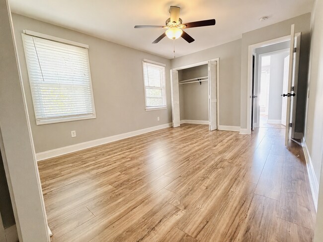 Building Photo - 128 S Wrenwood Dr