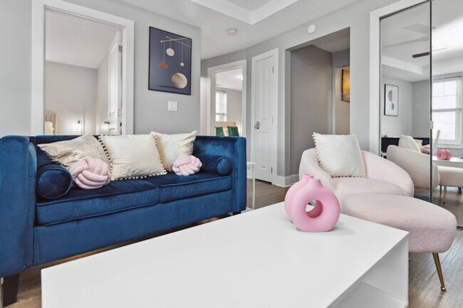 Building Photo - 457 E Kirby St