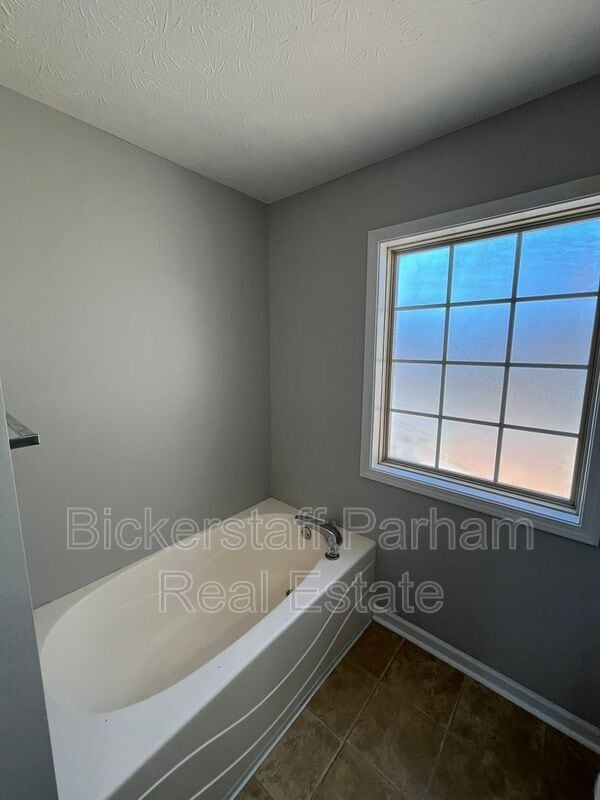 Building Photo - 410 26th Ct