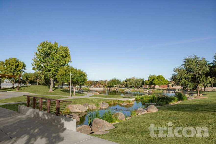 Building Photo - 4833 S Mole