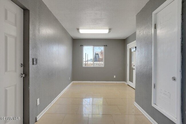 Building Photo - 2364 Tierra Blanda Dr