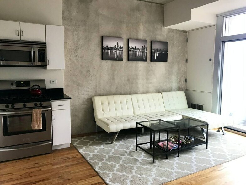 Comfy - 630 N Franklin St