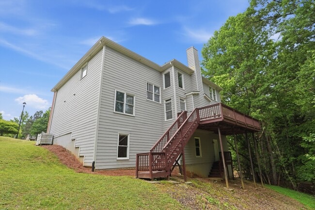 Building Photo - Spacious Renovated Home on a Quiet Cul-de-Sac Single-family · Professionally managed · Move-in ready