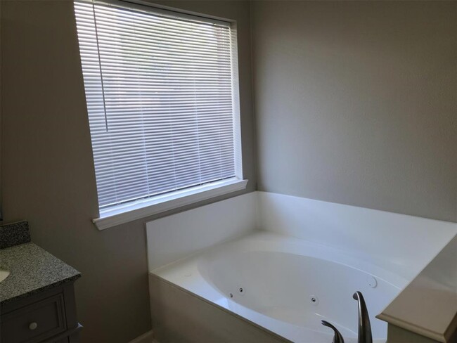 Building Photo - 8307 Holmwood Dr