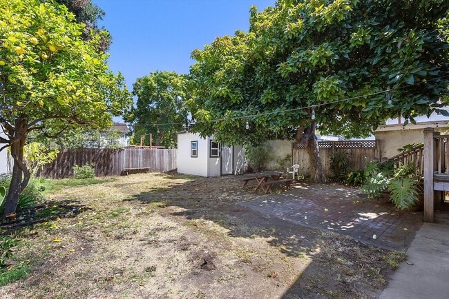 Building Photo - 1733 Lincoln Ave
