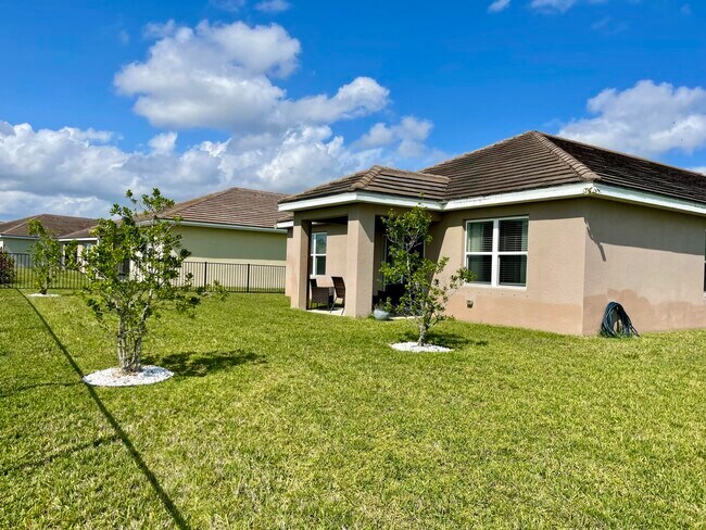 Building Photo - 10574 SW Cambria Ln
