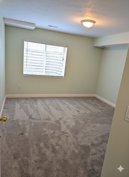 Basement Bedroom - 9287 S Avignon Pl