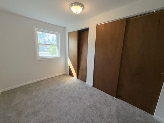 Building Photo - Spacious 5BR / 2BA in Manchester For Rent