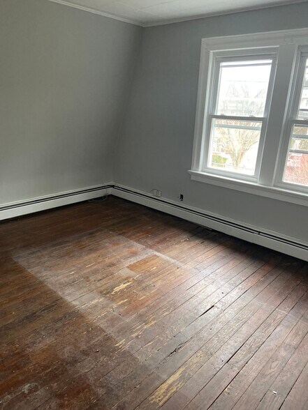 Building Photo - 107 Church St