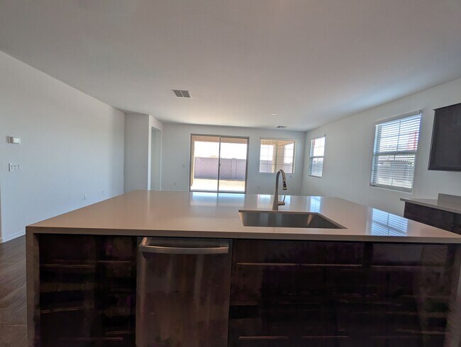 Building Photo - 4 Bedroom 3 Bathroom Parkside Los Cielos Home