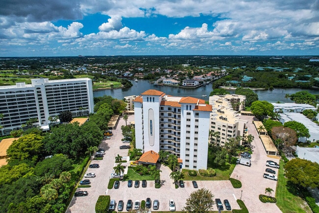 Building Photo - 370 Golfview Rd