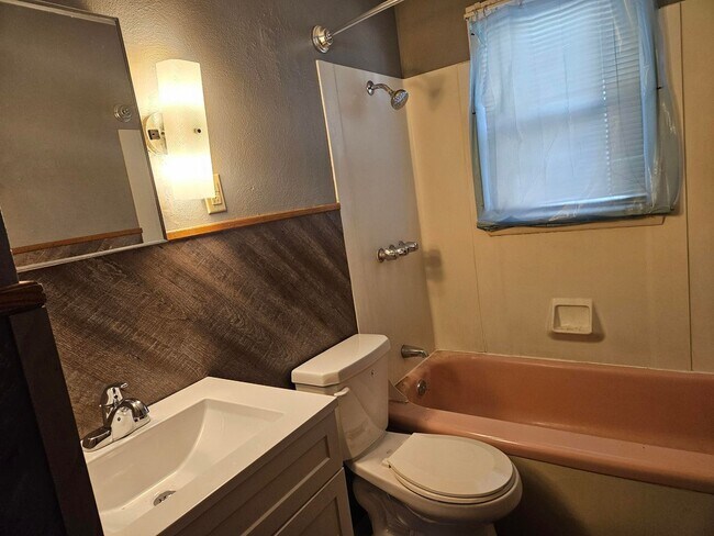 Building Photo - Single Family Rental Home - 3BR-1BA - New Haven MO 63068