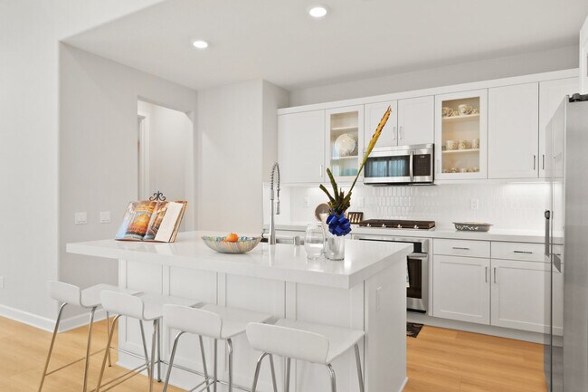 Building Photo - 12639 Elizabeth Wy