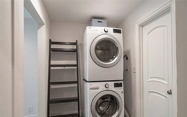 Building Photo - Great Value Rental Unit Available Now