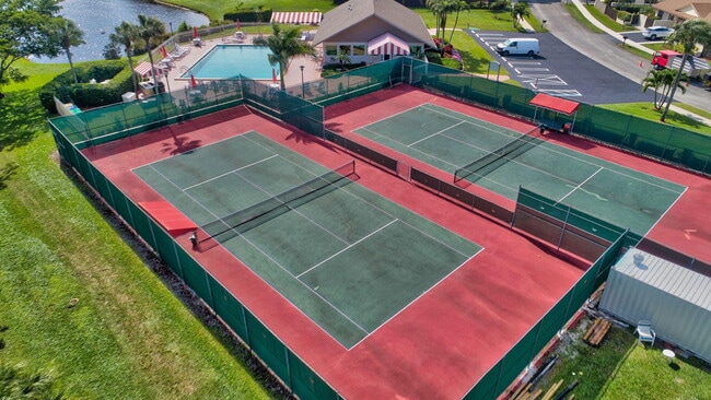 Building Photo - 235 SW 29th Ave