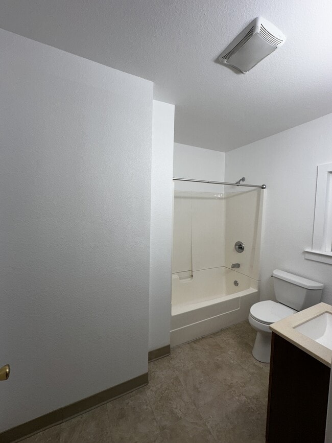 Building Photo - 2806 Adeline St