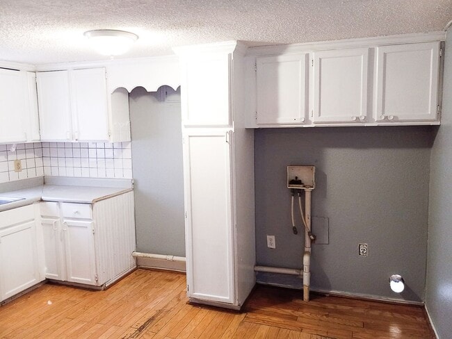 Building Photo - $0 First Month's Rent / $0 Deposit at Move-in