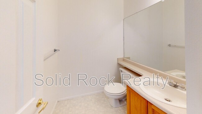 Building Photo - 2635 Leoti Dr