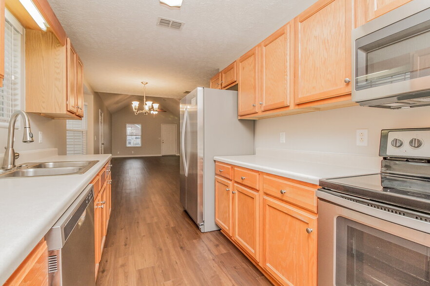 Building Photo - 4856 Nina Marie Ave