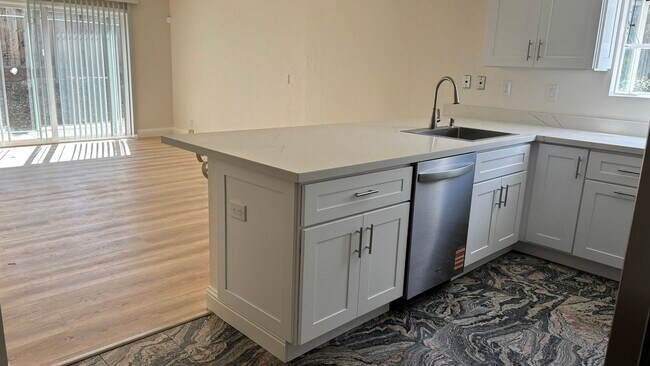 Building Photo - Spacious 4 bed/2.5 bath home in San Ramon