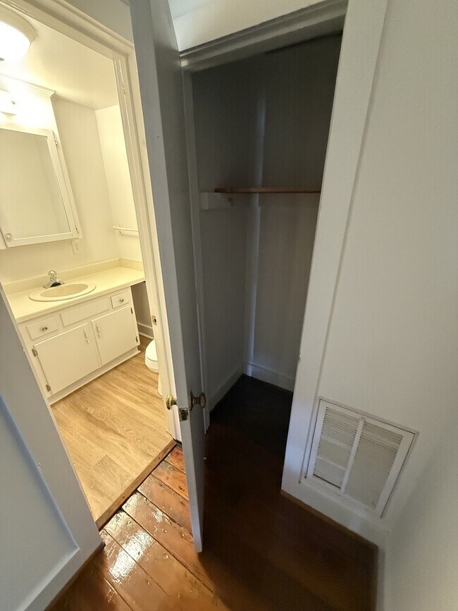 Building Photo - 3 bd 2 ba House