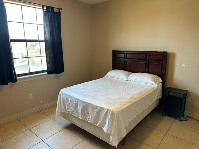 Building Photo - 3901 El Jardin St