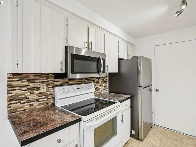 Building Photo - 2313 NE 156th Ave