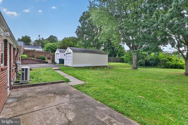 Building Photo - 1539 Reservoir Ave